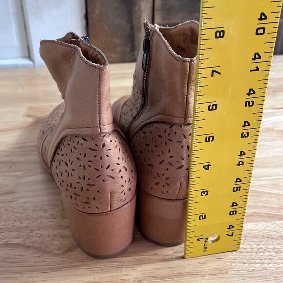Anthropologie Boots Women's Size 40 9-10 Tan Silent D Pearsy Perforated Leather - Picture 9 of 11